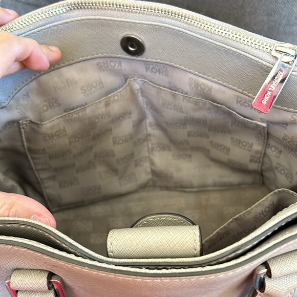 Michael Kors Purse- Needs TLC - Picture 6 of 16